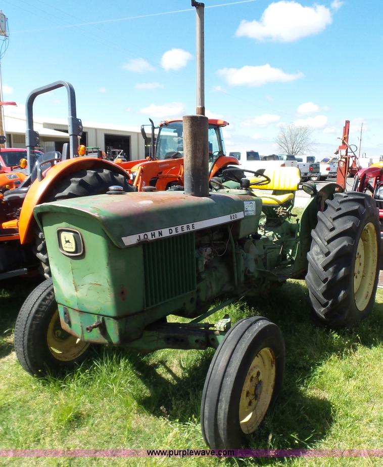 image for item L5807 John Deere 820 tractor
