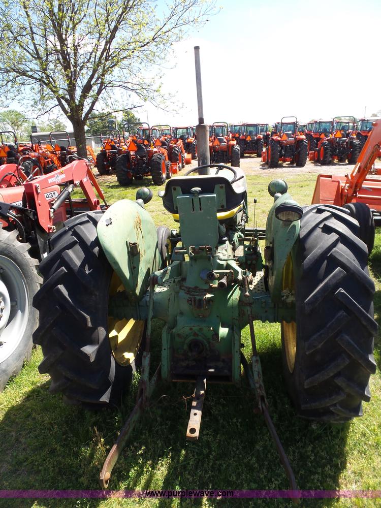 image for item L5807 John Deere 820 tractor