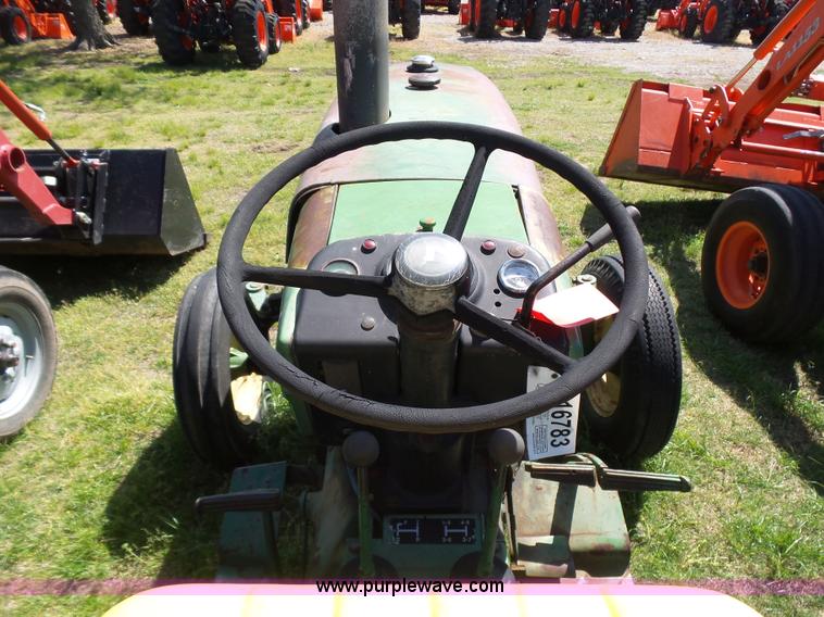 image for item L5807 John Deere 820 tractor