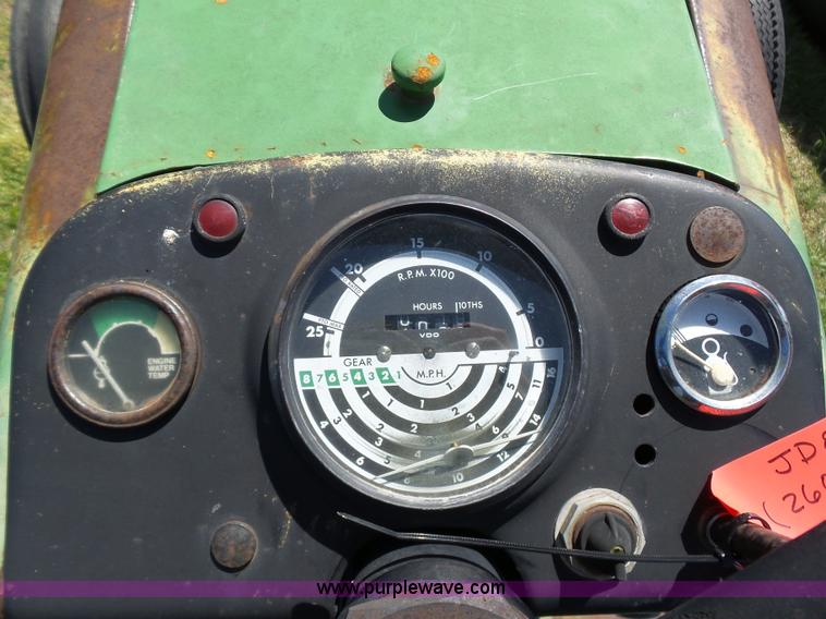 image for item L5807 John Deere 820 tractor