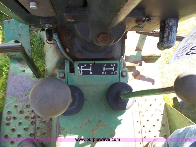 image for item L5807 John Deere 820 tractor