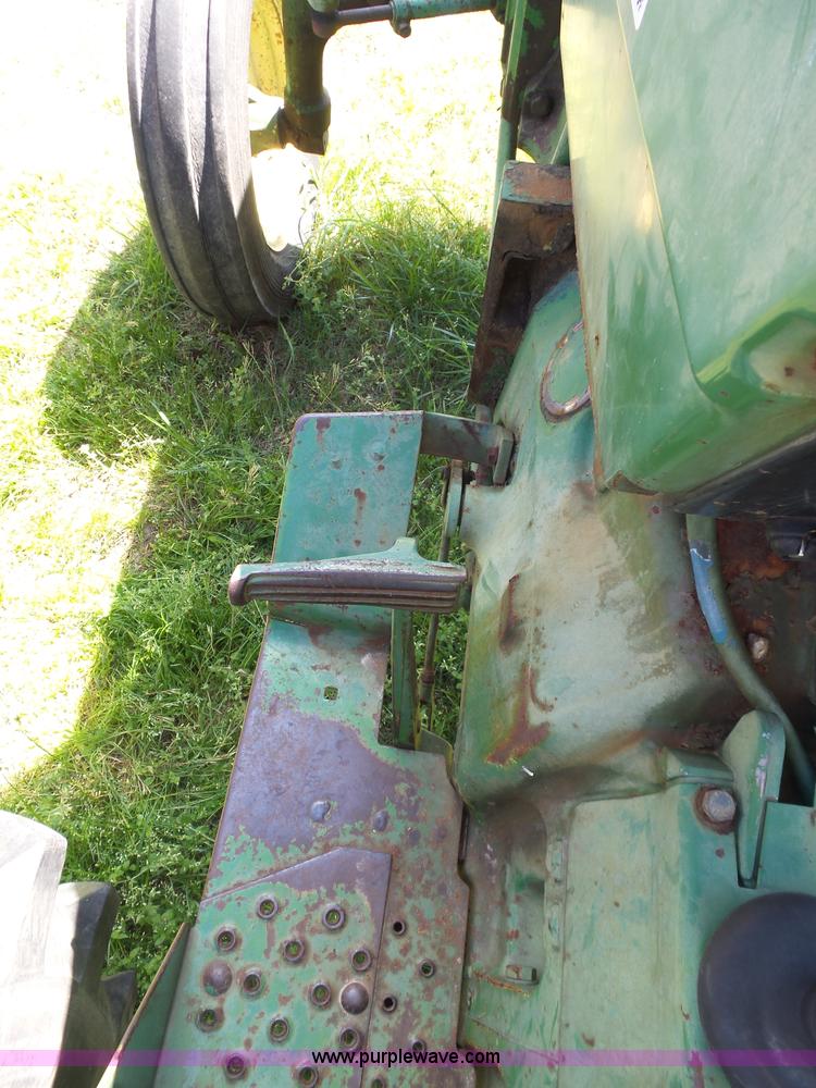 image for item L5807 John Deere 820 tractor