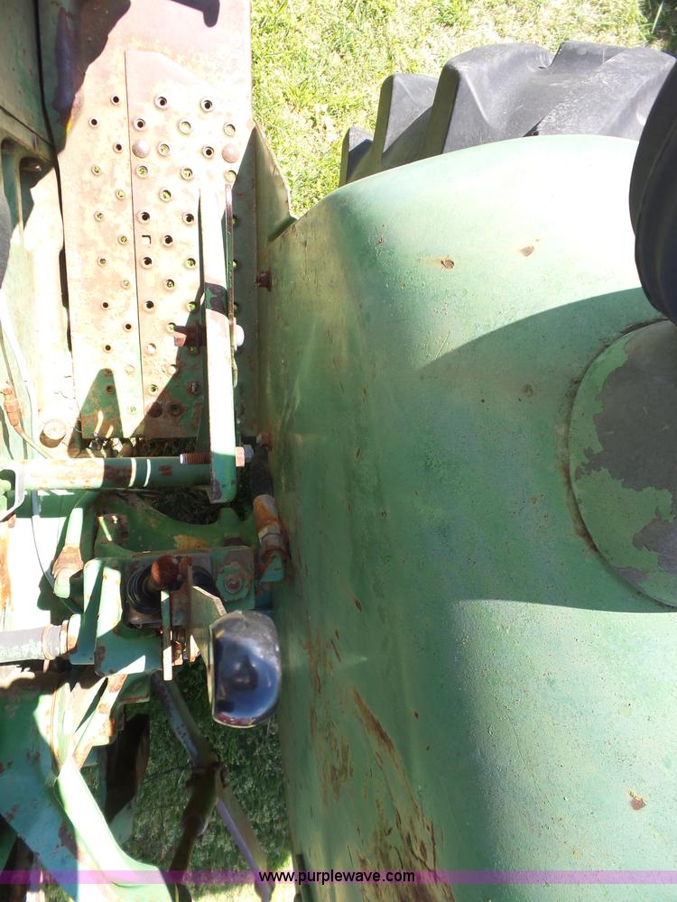 image for item L5807 John Deere 820 tractor