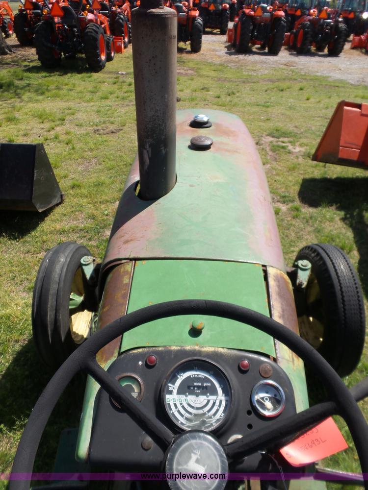 image for item L5807 John Deere 820 tractor