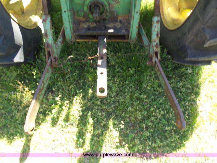 image for item L5807 John Deere 820 tractor