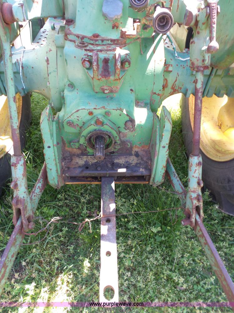 image for item L5807 John Deere 820 tractor