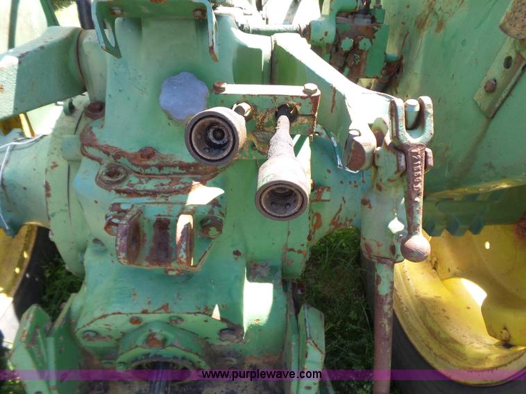 image for item L5807 John Deere 820 tractor