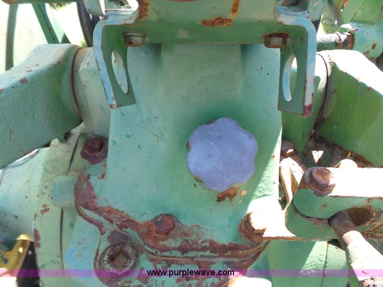 image for item L5807 John Deere 820 tractor