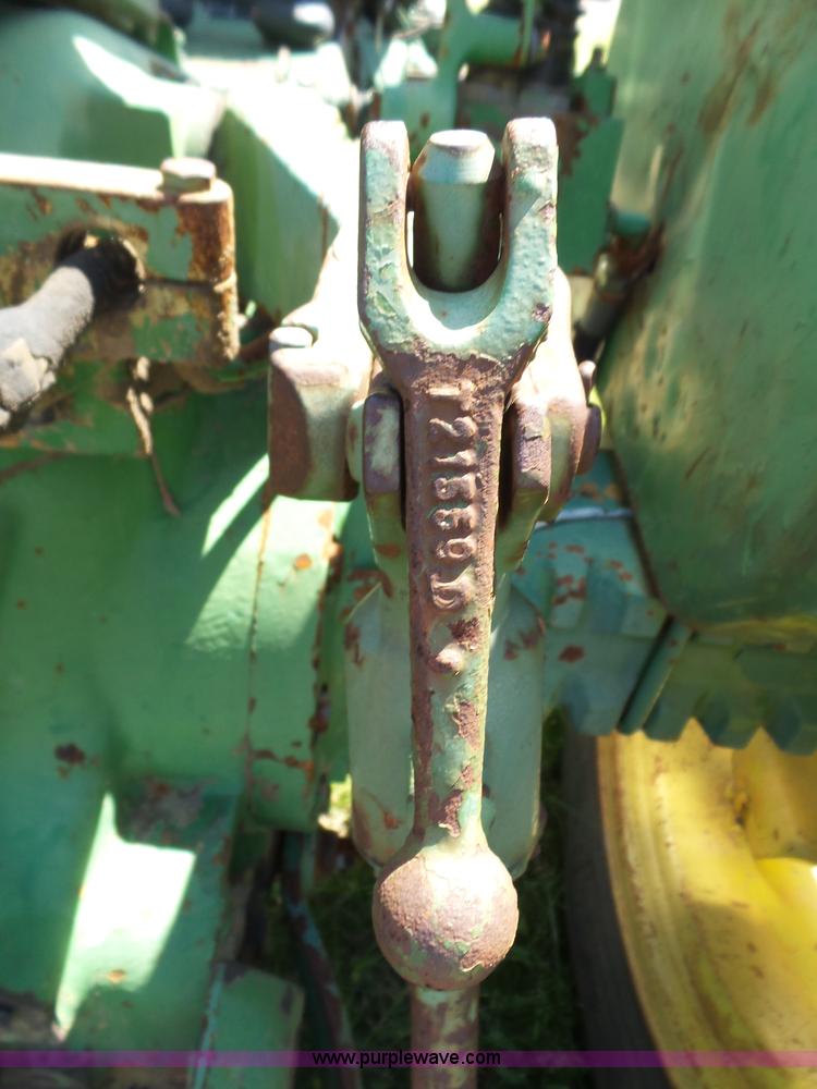 image for item L5807 John Deere 820 tractor