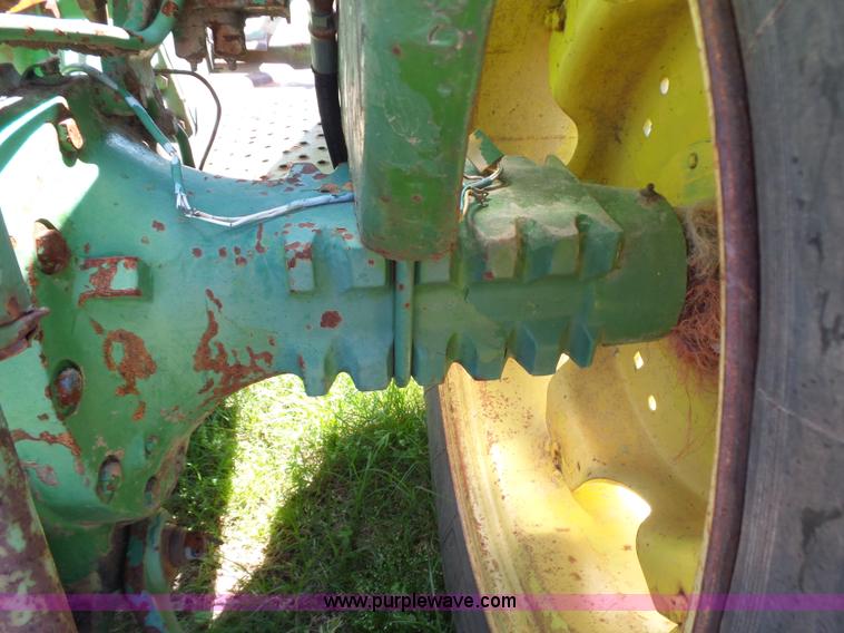 image for item L5807 John Deere 820 tractor