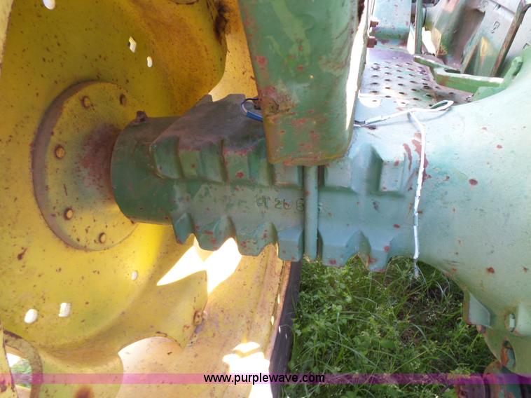 image for item L5807 John Deere 820 tractor