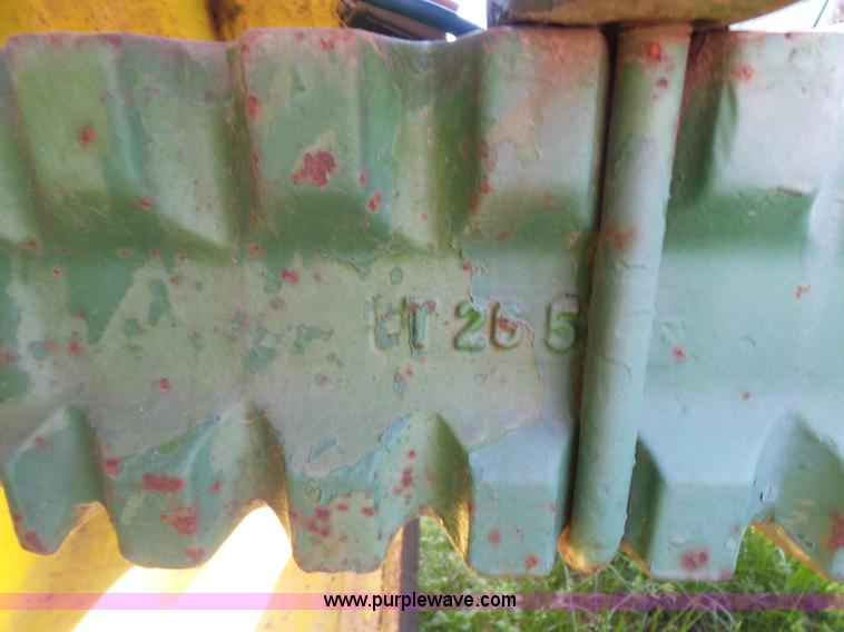 image for item L5807 John Deere 820 tractor