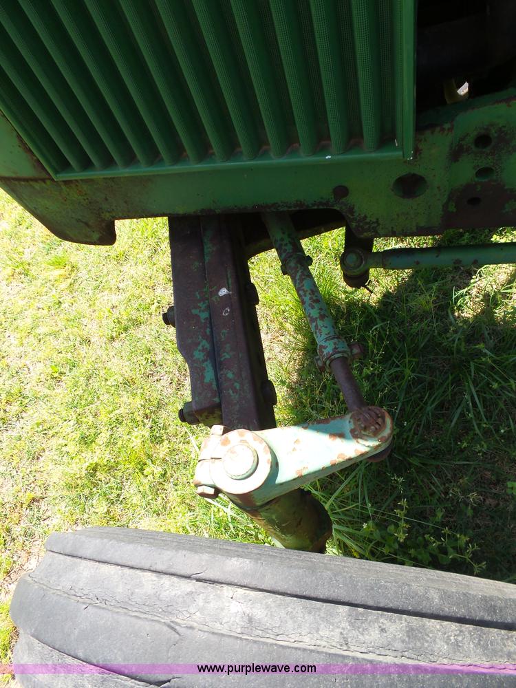 image for item L5807 John Deere 820 tractor