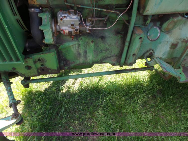 image for item L5807 John Deere 820 tractor