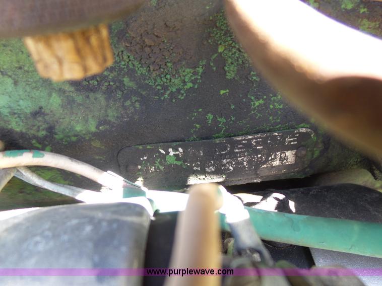 image for item L5807 John Deere 820 tractor