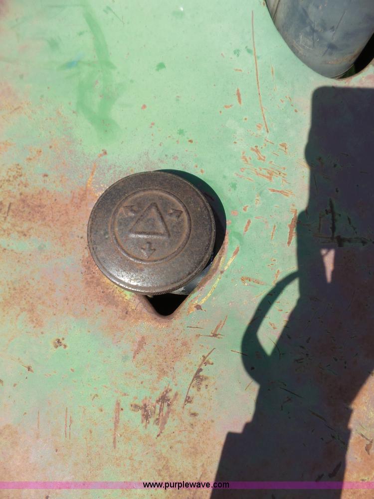 image for item L5807 John Deere 820 tractor