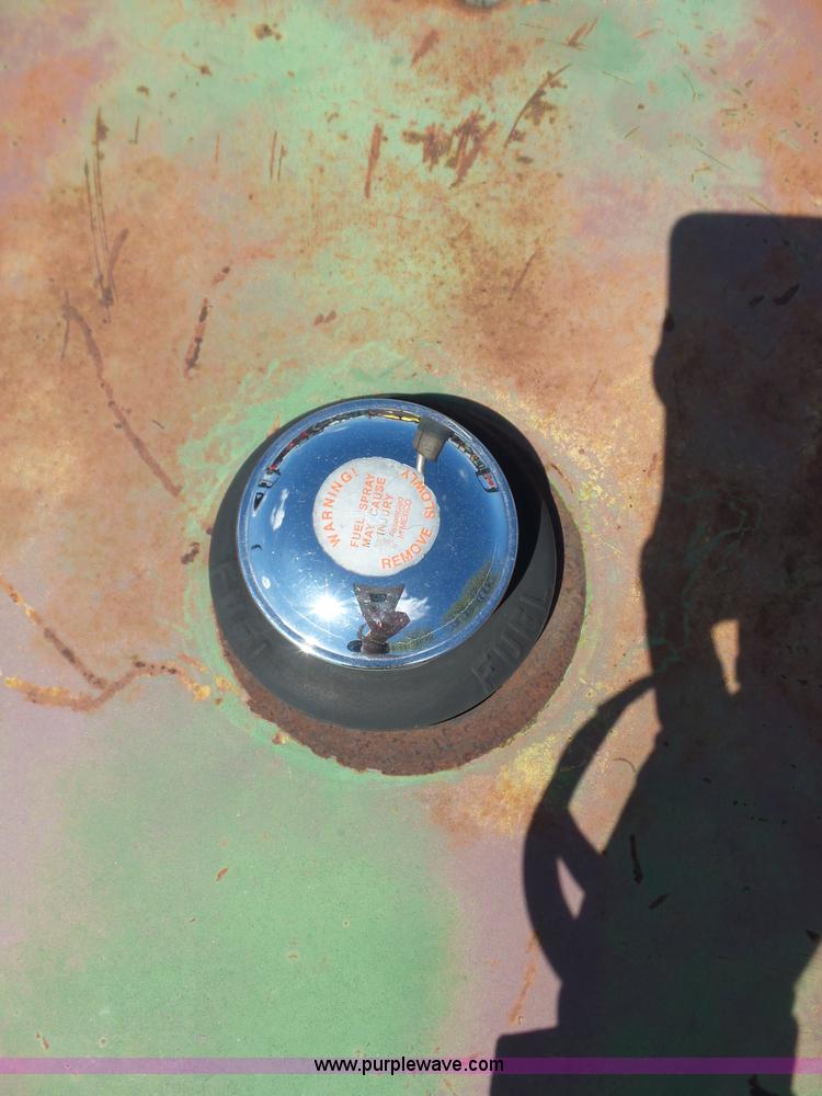 image for item L5807 John Deere 820 tractor