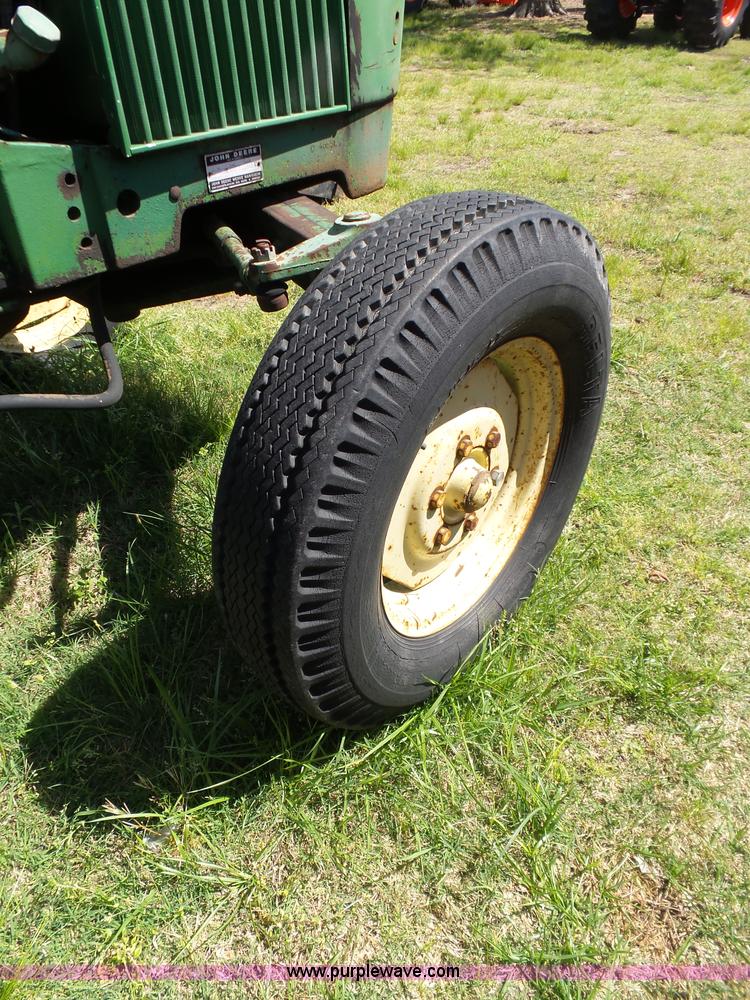 image for item L5807 John Deere 820 tractor