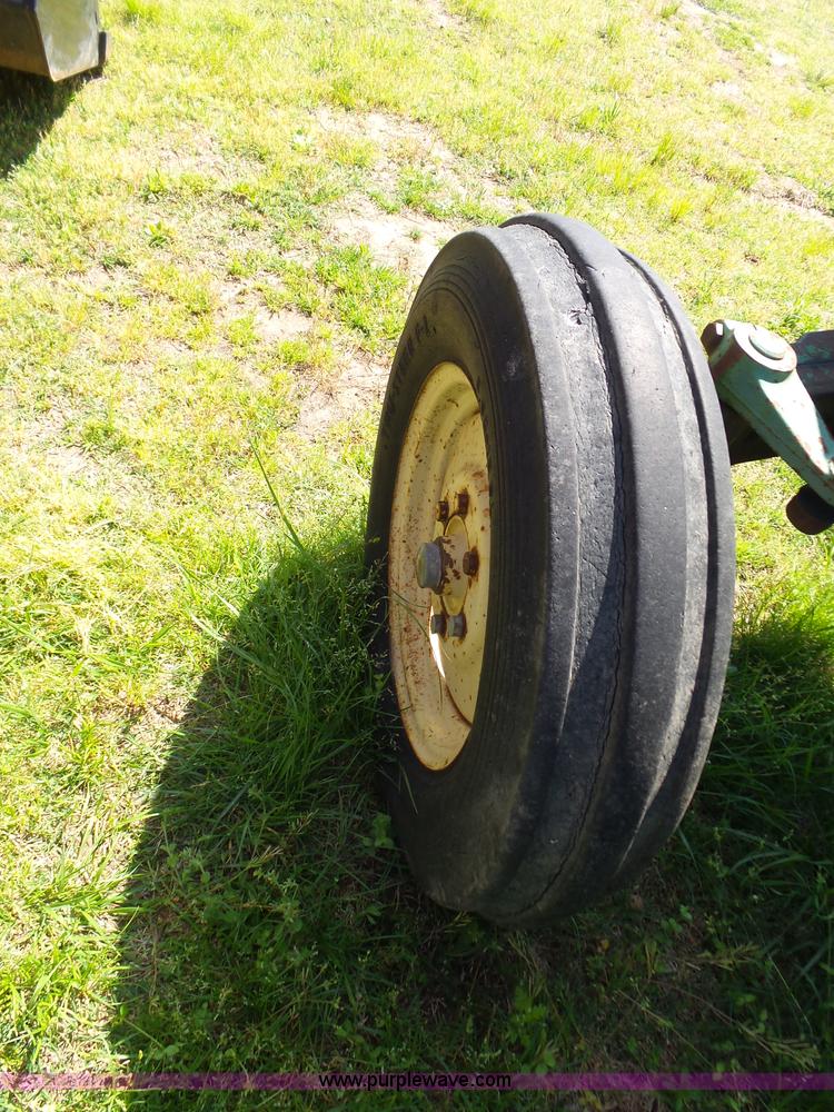 image for item L5807 John Deere 820 tractor