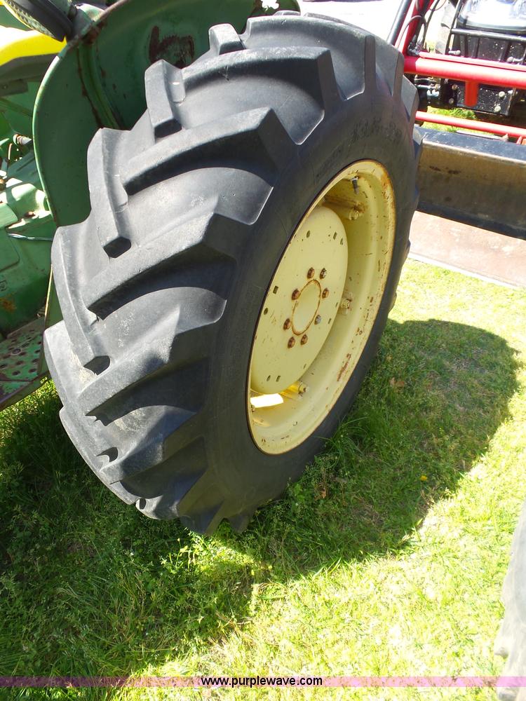 image for item L5807 John Deere 820 tractor