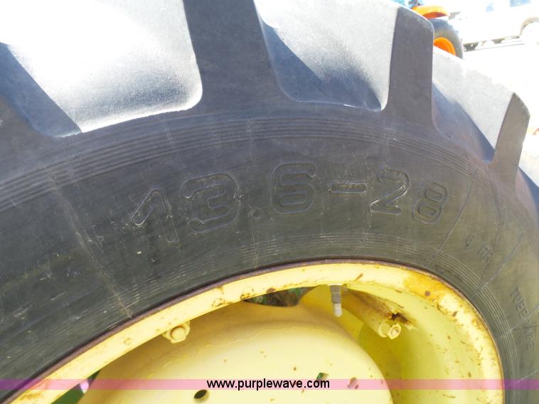 image for item L5807 John Deere 820 tractor