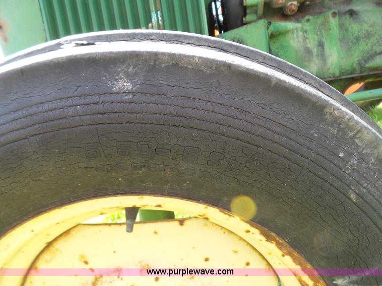 image for item L5807 John Deere 820 tractor