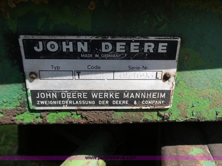 image for item L5807 John Deere 820 tractor