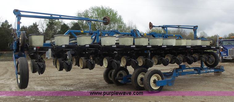 image for item L6027 1996 Kinze 2300 split row planter