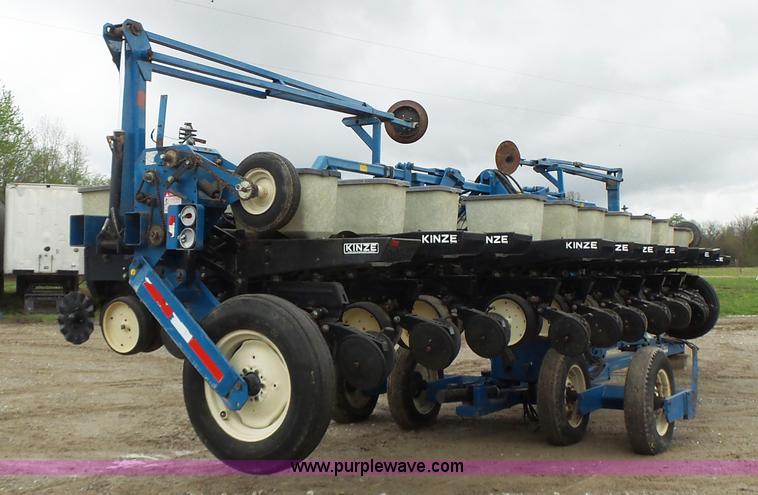 image for item L6027 1996 Kinze 2300 split row planter