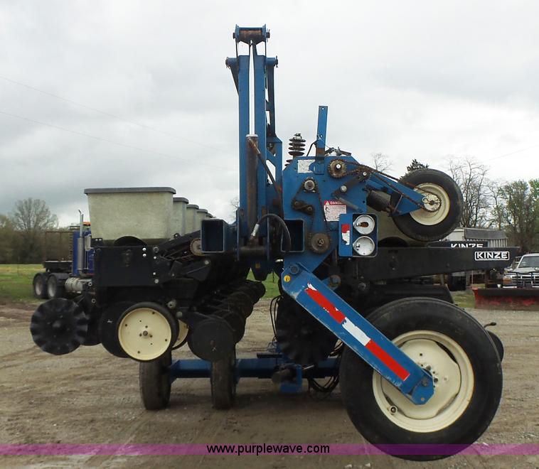 image for item L6027 1996 Kinze 2300 split row planter