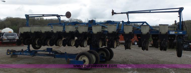 image for item L6027 1996 Kinze 2300 split row planter