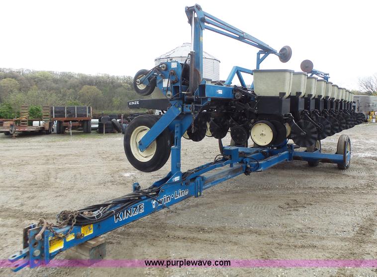 image for item L6027 1996 Kinze 2300 split row planter