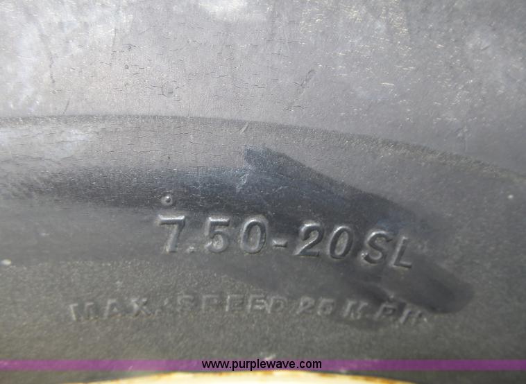 image for item L6027 1996 Kinze 2300 split row planter