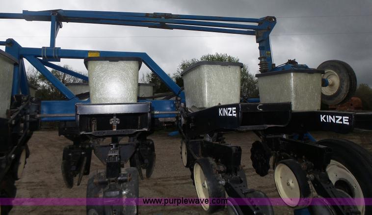 image for item L6027 1996 Kinze 2300 split row planter