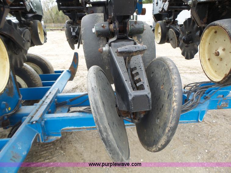 image for item L6027 1996 Kinze 2300 split row planter