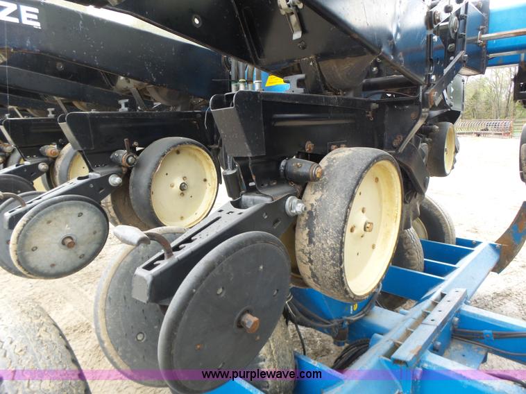 image for item L6027 1996 Kinze 2300 split row planter