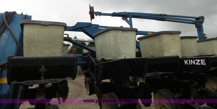 image for item L6027 1996 Kinze 2300 split row planter