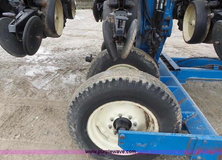 image for item L6027 1996 Kinze 2300 split row planter