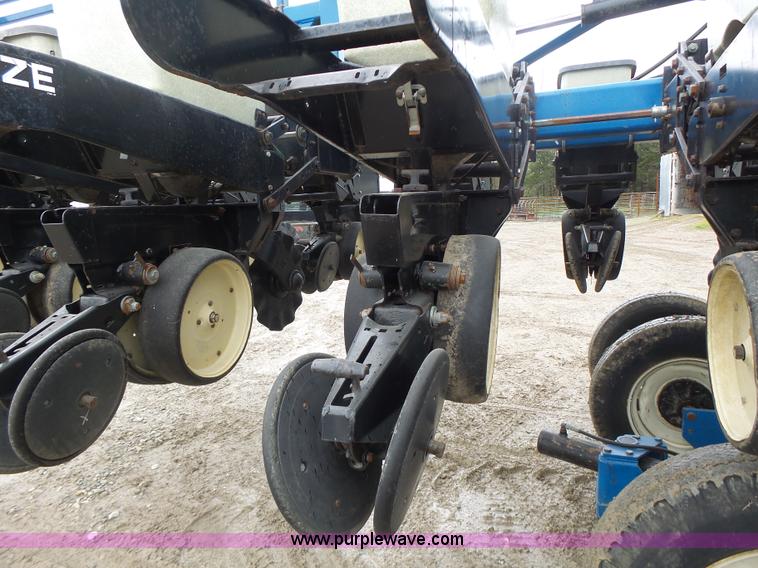 image for item L6027 1996 Kinze 2300 split row planter
