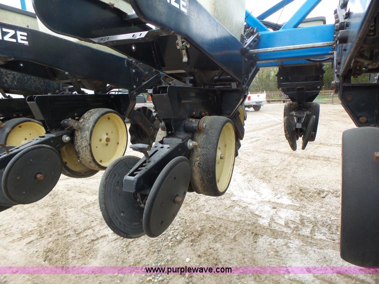 image for item L6027 1996 Kinze 2300 split row planter