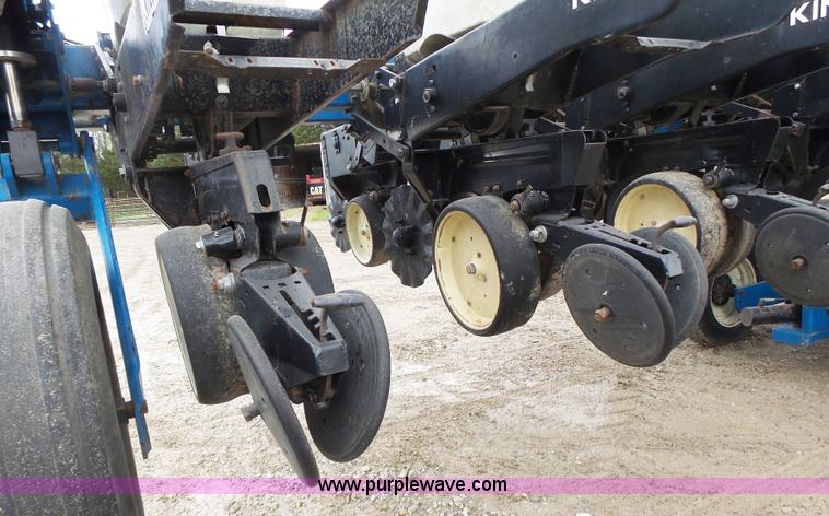 image for item L6027 1996 Kinze 2300 split row planter