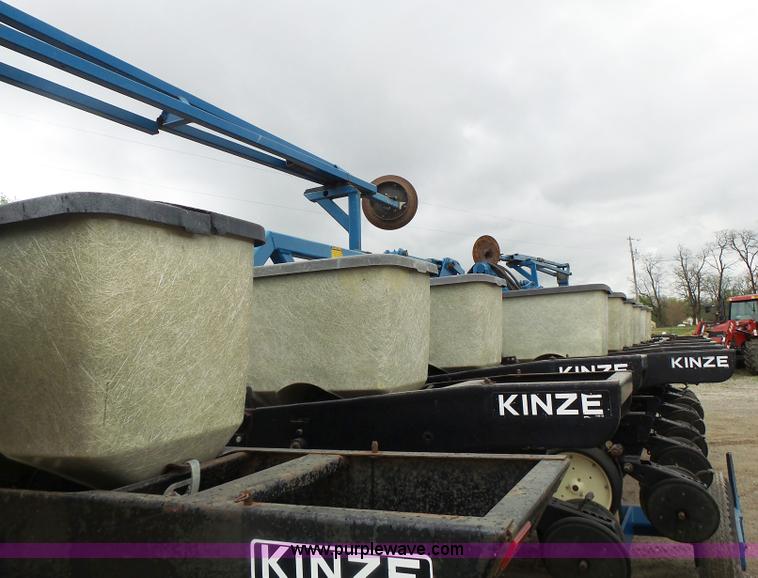 image for item L6027 1996 Kinze 2300 split row planter