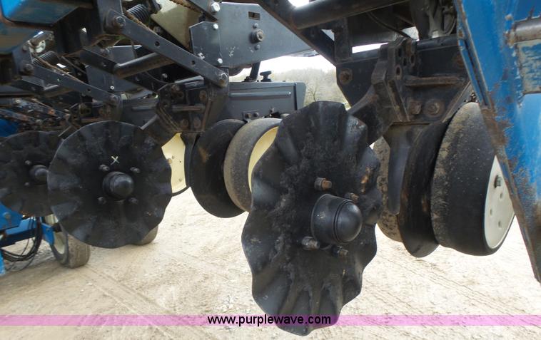 image for item L6027 1996 Kinze 2300 split row planter