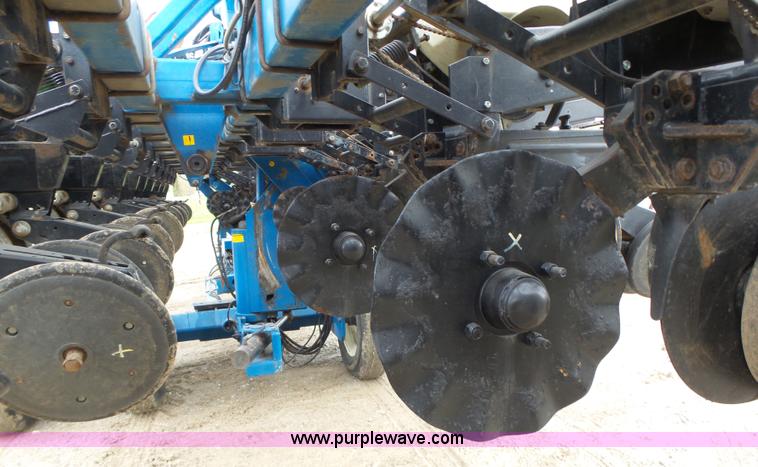 image for item L6027 1996 Kinze 2300 split row planter