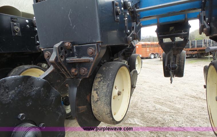 image for item L6027 1996 Kinze 2300 split row planter