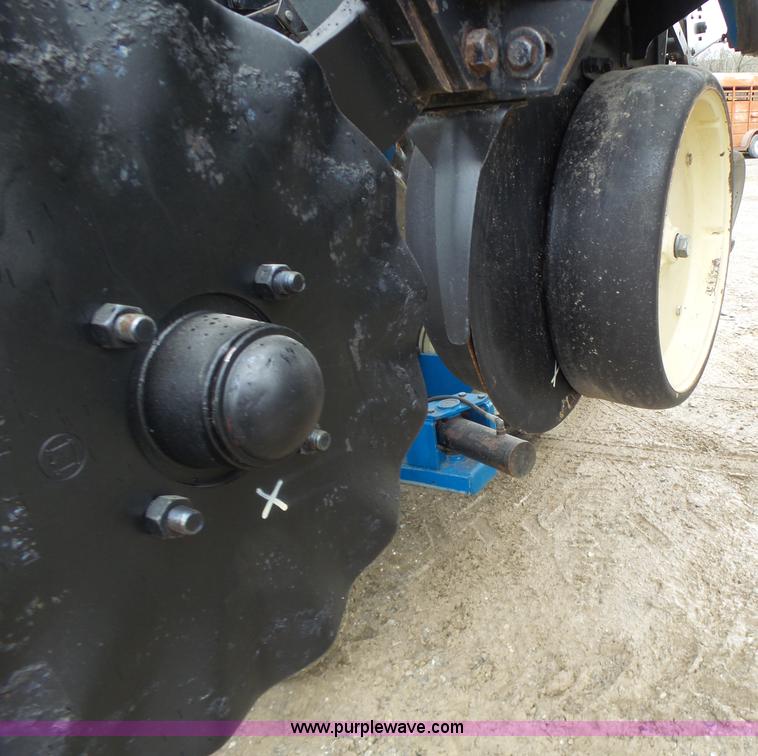 image for item L6027 1996 Kinze 2300 split row planter