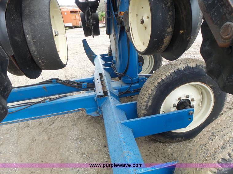 image for item L6027 1996 Kinze 2300 split row planter