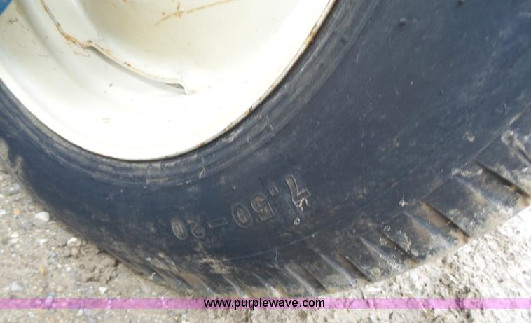 image for item L6027 1996 Kinze 2300 split row planter