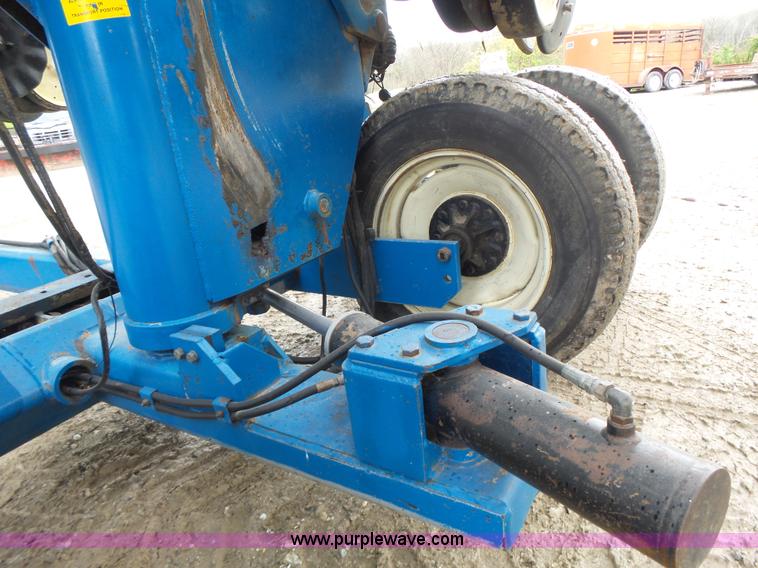 image for item L6027 1996 Kinze 2300 split row planter