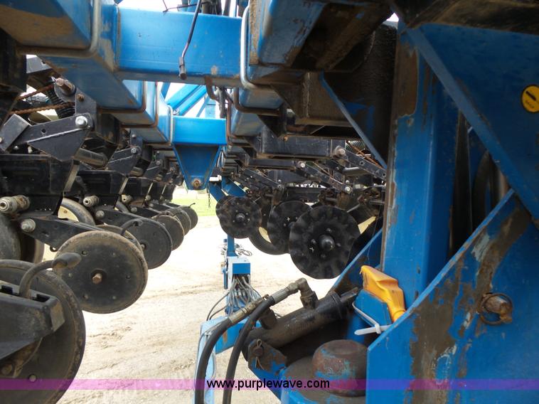 image for item L6027 1996 Kinze 2300 split row planter